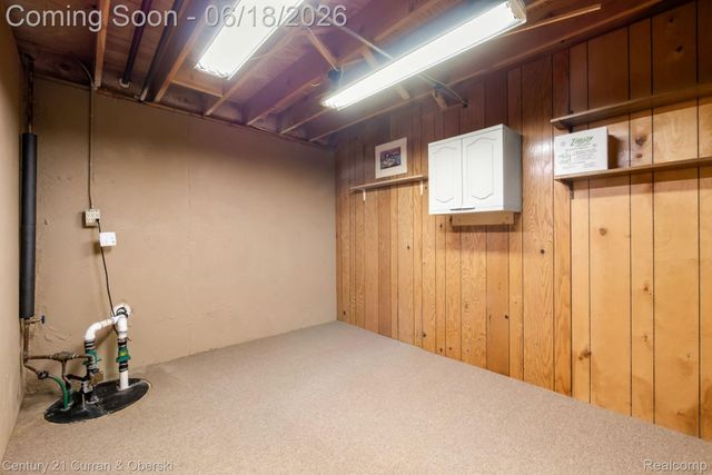 37600 N Laurel Park Drive, Livonia, MI 48152