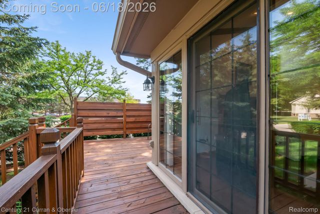 37600 N Laurel Park Drive, Livonia, MI 48152