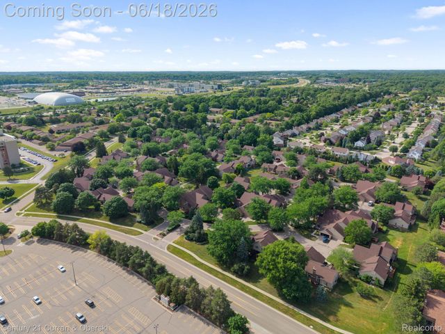 37600 N Laurel Park Drive, Livonia, MI 48152