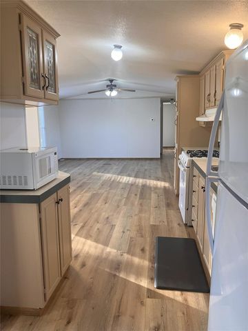 509 E Glenn Street, Bellville, TX 77418