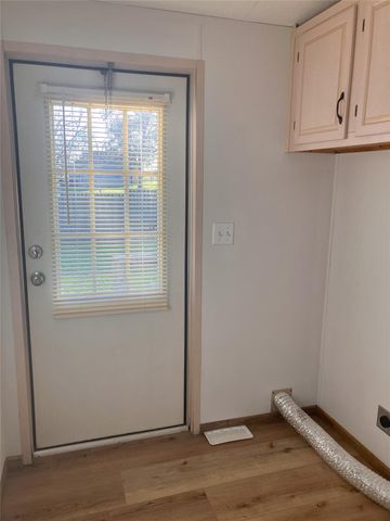 509 E Glenn Street, Bellville, TX 77418