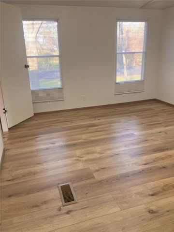 509 E Glenn Street, Bellville, TX 77418