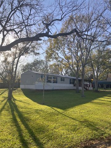 509 E Glenn Street, Bellville, TX 77418