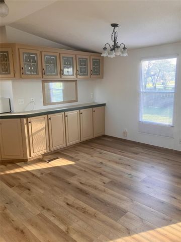 509 E Glenn Street, Bellville, TX 77418