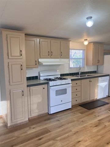509 E Glenn Street, Bellville, TX 77418