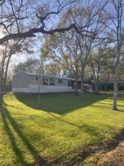509 E Glenn Street, Bellville, TX 77418