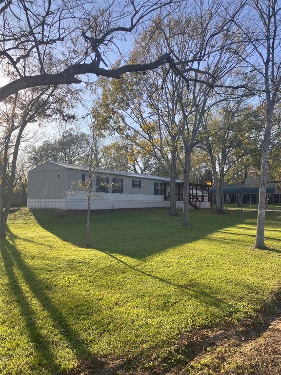509 E Glenn Street, Bellville, TX 77418
