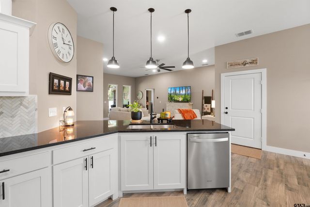 16210 Crossing Circle, Lindale, TX 75771