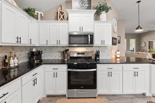 16210 Crossing Circle, Lindale, TX 75771