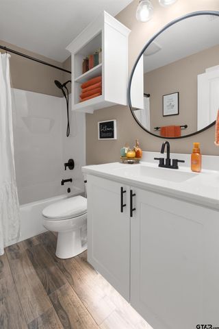 16210 Crossing Circle, Lindale, TX 75771