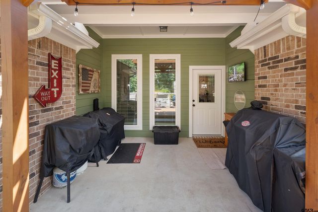 16210 Crossing Circle, Lindale, TX 75771