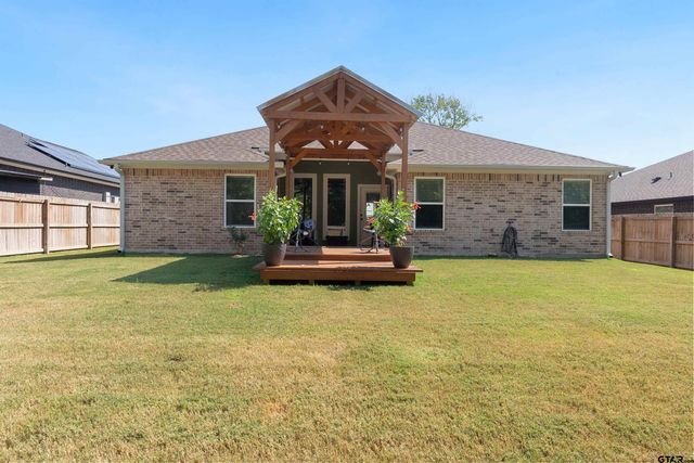 16210 Crossing Circle, Lindale, TX 75771
