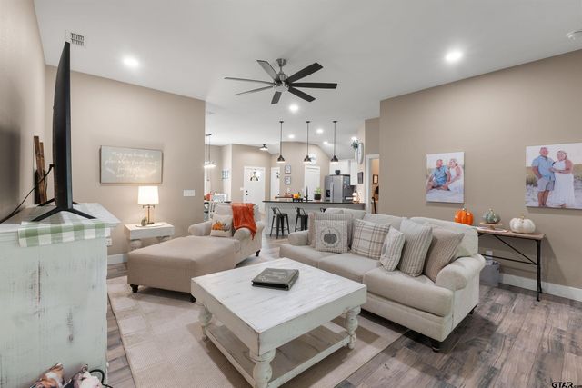 16210 Crossing Circle, Lindale, TX 75771