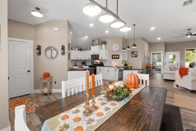 16210 Crossing Circle, Lindale, TX 75771