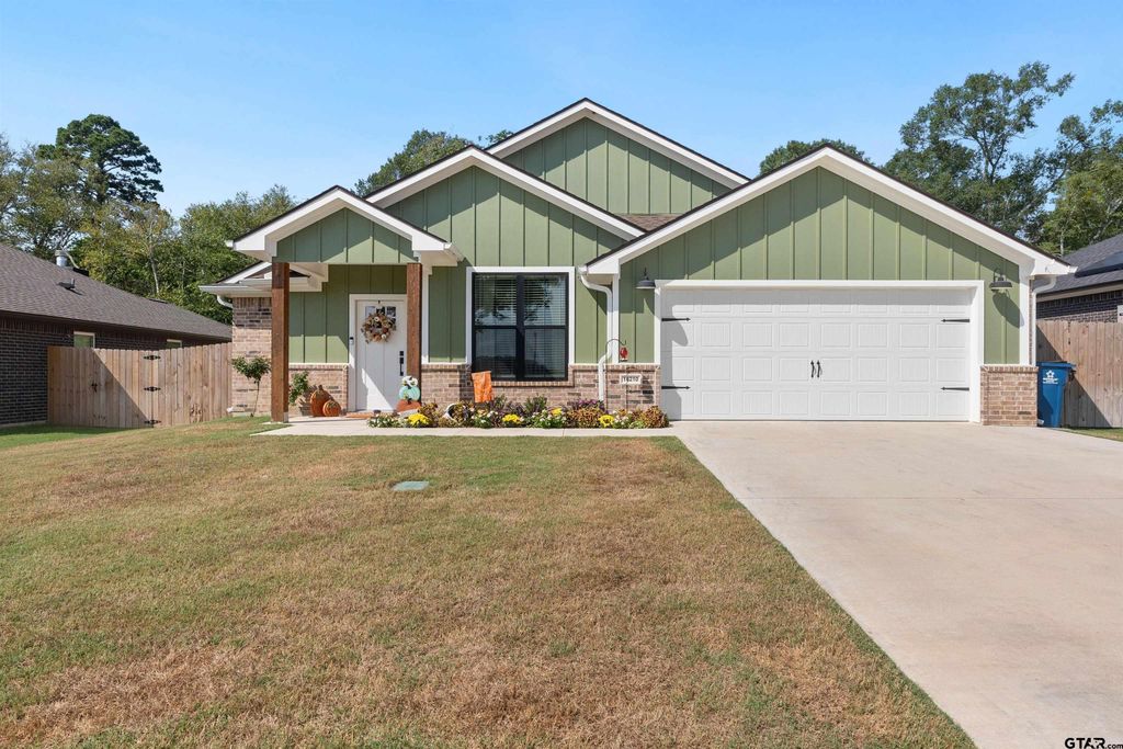 16210 Crossing Circle, Lindale, TX 75771