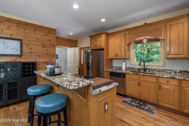 801 Village Road, Murphy, NC 28906