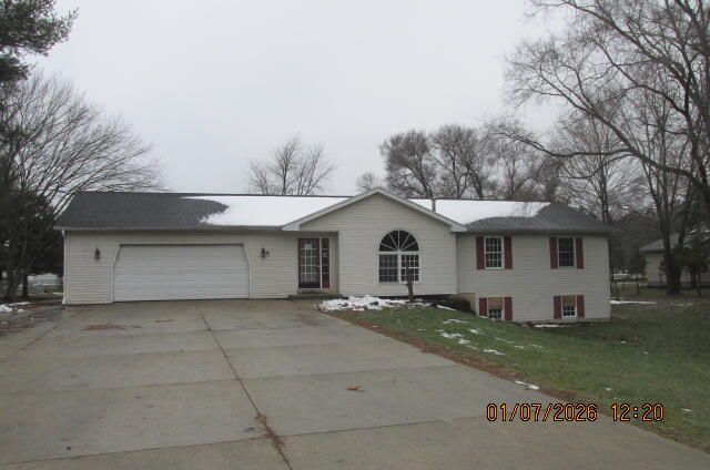 676 N 10th Street, Plainwell, MI 49080