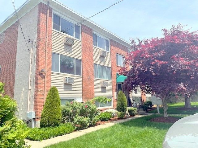 45 Urban Avenue, North Providence, RI 02904