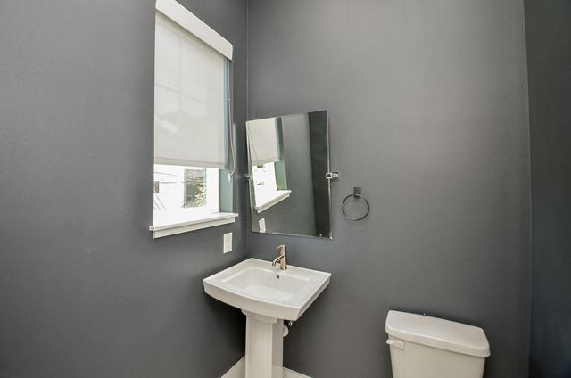 204 Burr Street G, Houston, TX 77011