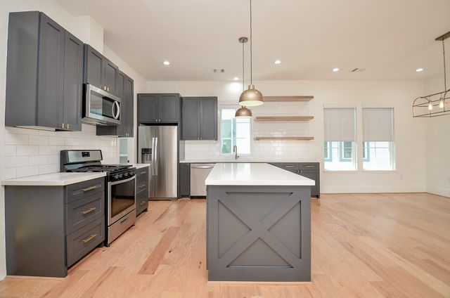 204 Burr Street G, Houston, TX 77011