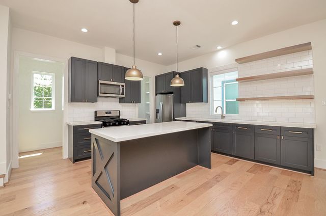 204 Burr Street G, Houston, TX 77011