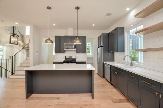 204 Burr Street G, Houston, TX 77011