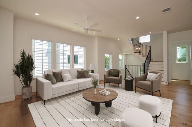 204 Burr Street G, Houston, TX 77011