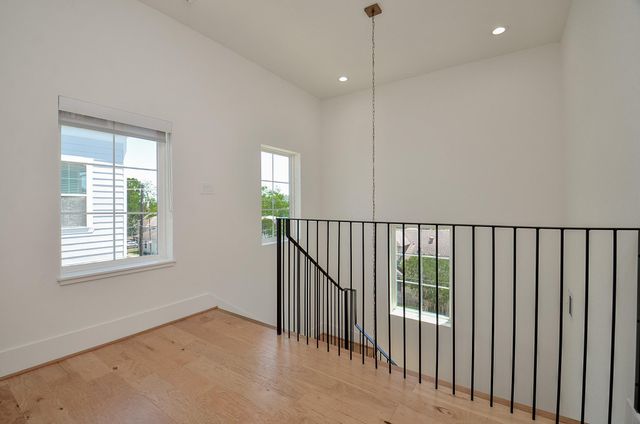 204 Burr Street G, Houston, TX 77011