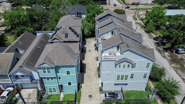 204 Burr Street G, Houston, TX 77011