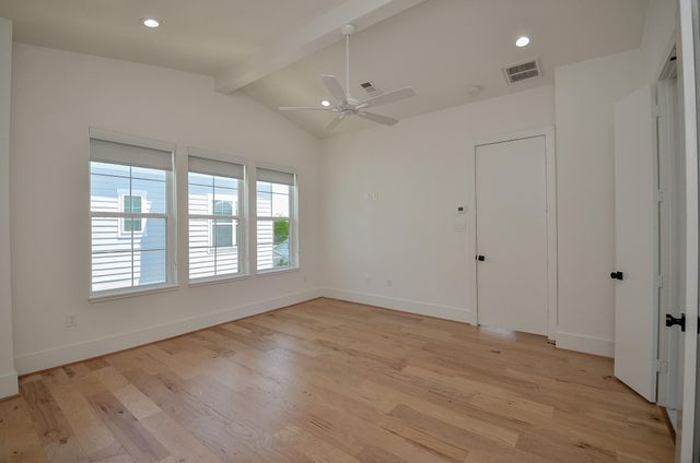204 Burr Street G, Houston, TX 77011