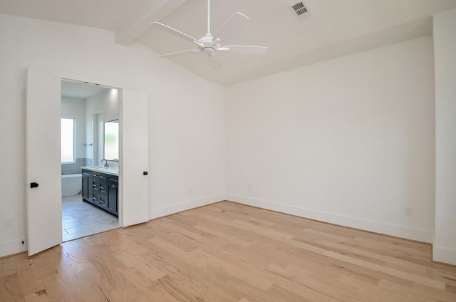 204 Burr Street G, Houston, TX 77011