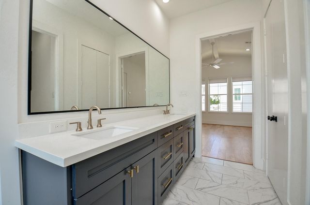 204 Burr Street G, Houston, TX 77011