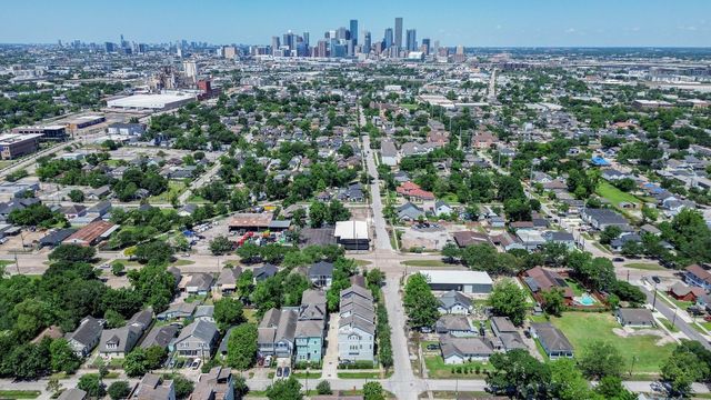204 Burr Street G, Houston, TX 77011