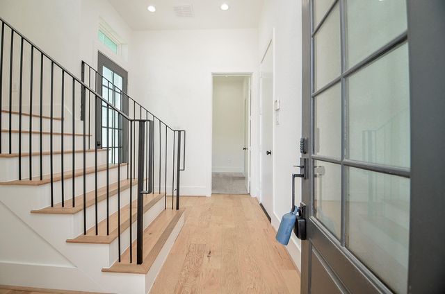 204 Burr Street G, Houston, TX 77011