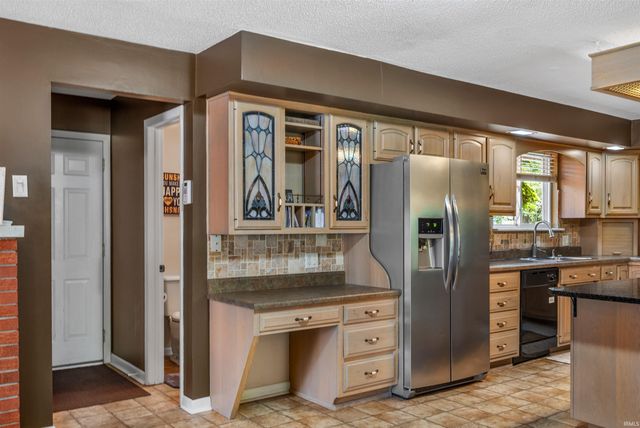 8819 Fortuna Way, Fort Wayne, IN 46815