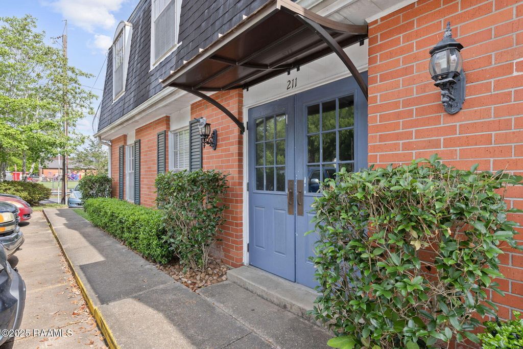 211 Versailles Boulevard 5, Lafayette, LA 70501
