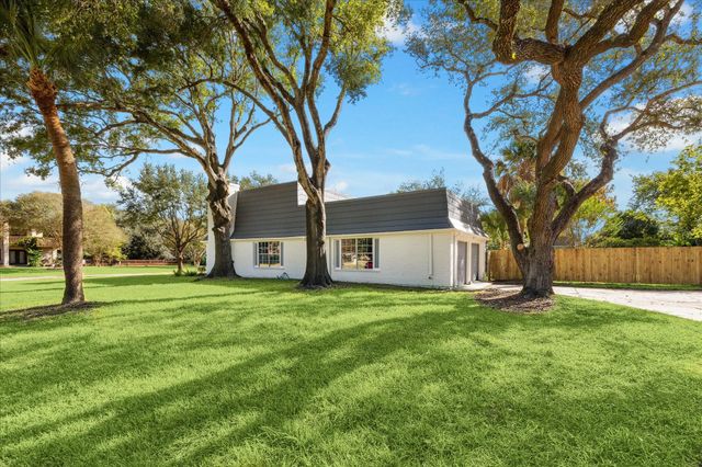 617 Bay Club Drive, Seabrook, TX 77586