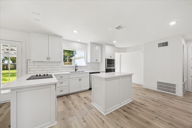 617 Bay Club Drive, Seabrook, TX 77586