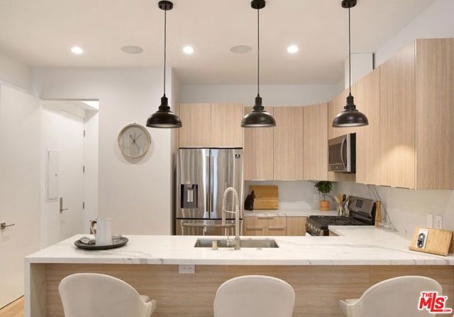 337 N Spaulding Avenue, Los Angeles, CA 90036