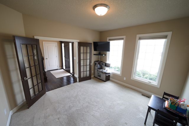 8530 Parkside Circle, West Des Moines, IA 50266