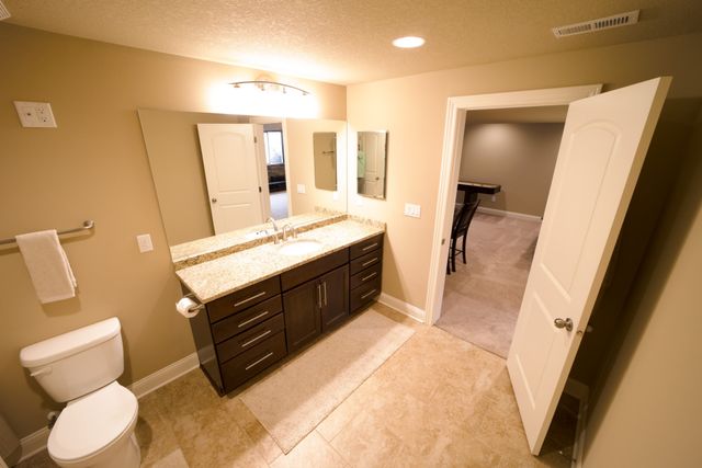 8530 Parkside Circle, West Des Moines, IA 50266