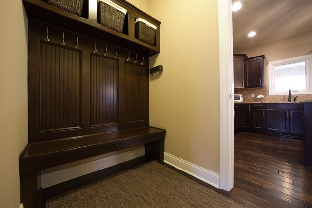 8530 Parkside Circle, West Des Moines, IA 50266