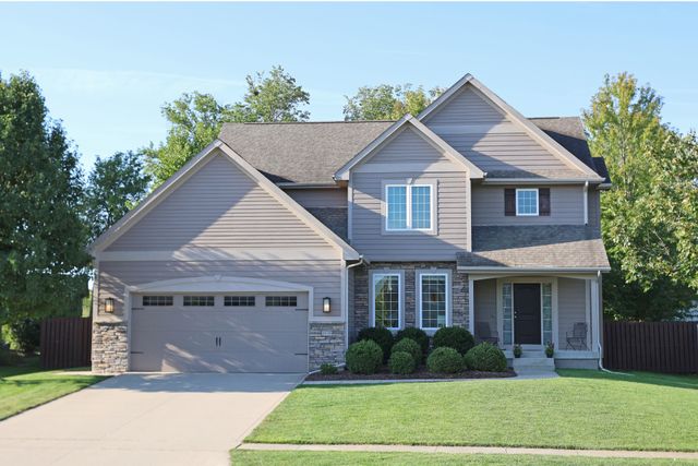 8530 Parkside Circle, West Des Moines, IA 50266