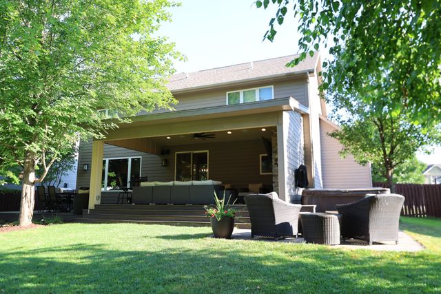 8530 Parkside Circle, West Des Moines, IA 50266