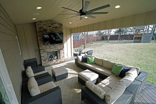 8530 Parkside Circle, West Des Moines, IA 50266