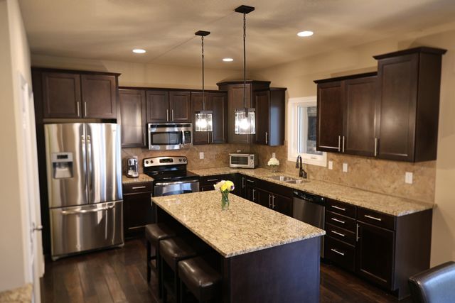 8530 Parkside Circle, West Des Moines, IA 50266