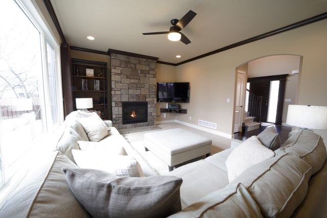 8530 Parkside Circle, West Des Moines, IA 50266