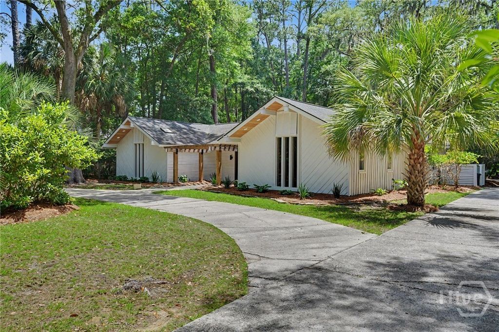 2 Senauki Lane, Savannah, GA 31411