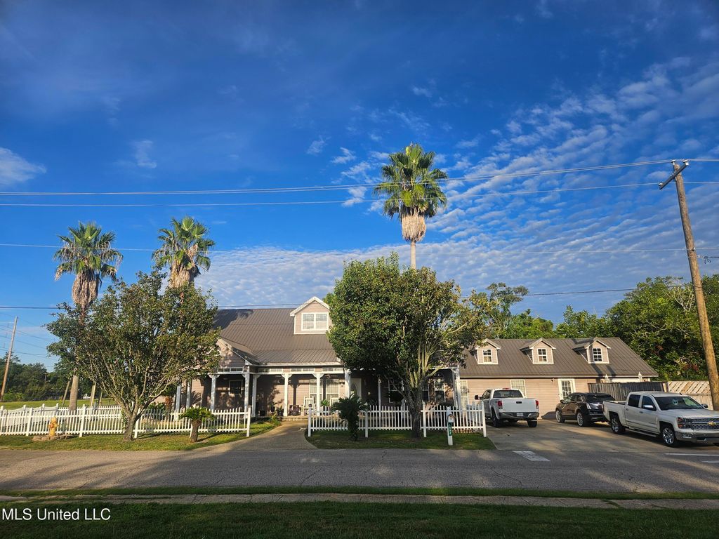 1602 E Railroad Street, Gulfport, MS 39501