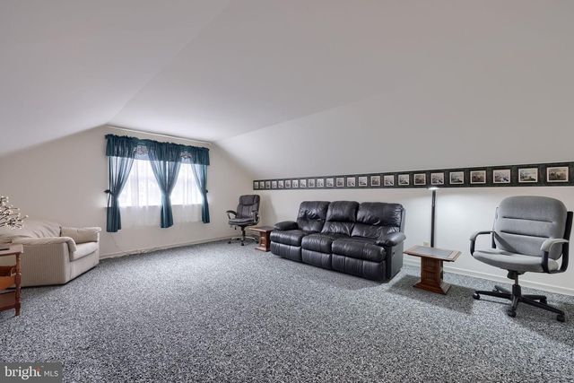 1800 N EDEN RD, Lancaster, PA 17601